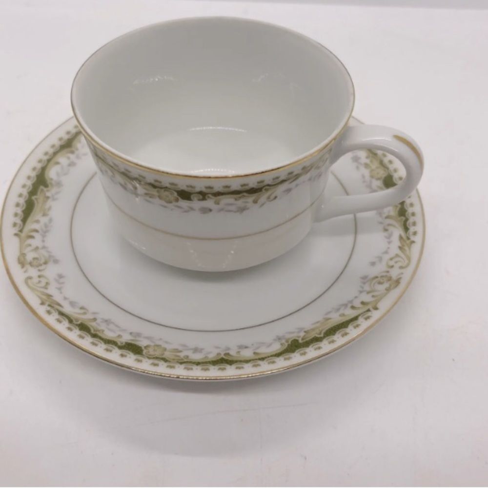 Vintage Queen Anne Signature Collection Cup & Saucer Set, 13 piece
